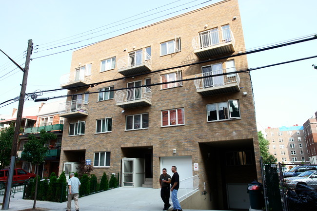 14237 38th Ave in Flushing, NY - Building Photo - Building Photo