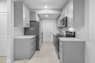 1439 Cherniak Way SW in Edmonton, AB - Building Photo