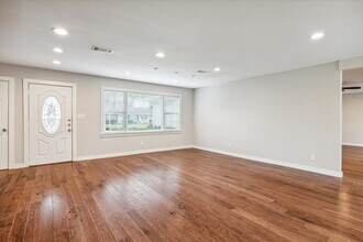 2006 Du Barry Ln in Houston, TX - Building Photo - Building Photo