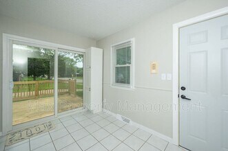 4001 83rd St in Urbandale, IA - Building Photo - Building Photo