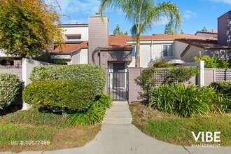 1009 Via Colinas in Westlake Village, CA - Building Photo - Building Photo