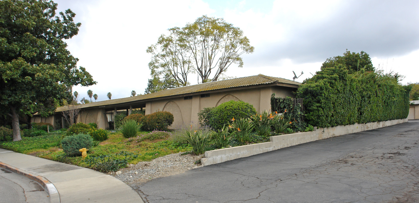 110 N Mountain Ave in Claremont, CA - Building Photo