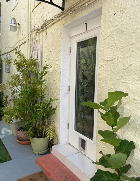 1678 SW 11th St-Unit -L in Miami, FL - Building Photo