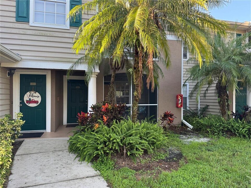 8911 Manor Loop in Lakewood Ranch, FL - Building Photo