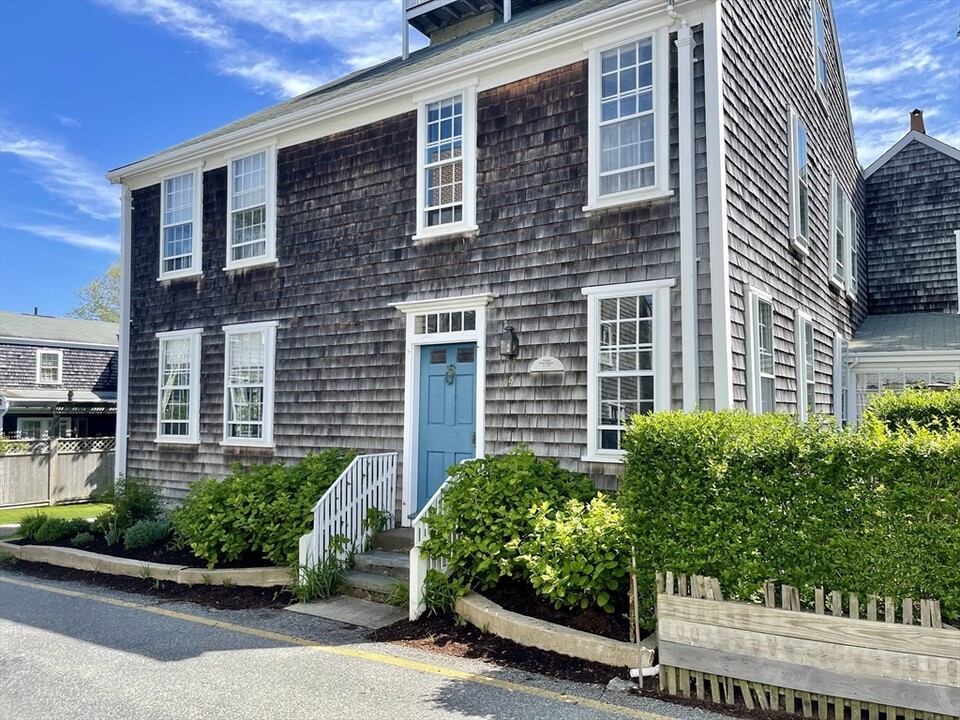 4 Traders Ln in Nantucket, MA - Building Photo