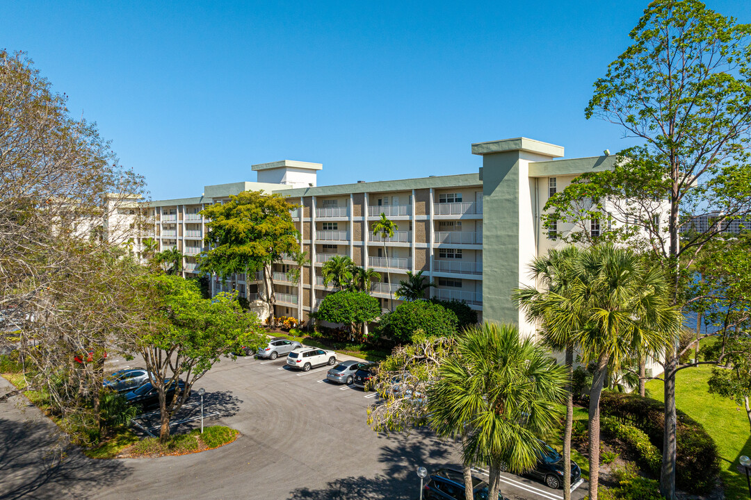 Palm-Aire in Pompano Beach, FL - Building Photo