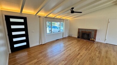 26415 Oliver Rd in Carmel By The Sea, CA - Foto de edificio - Building Photo