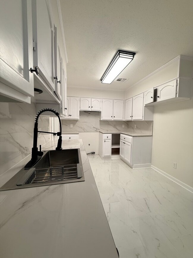 property at 723 Dunbarton Rd