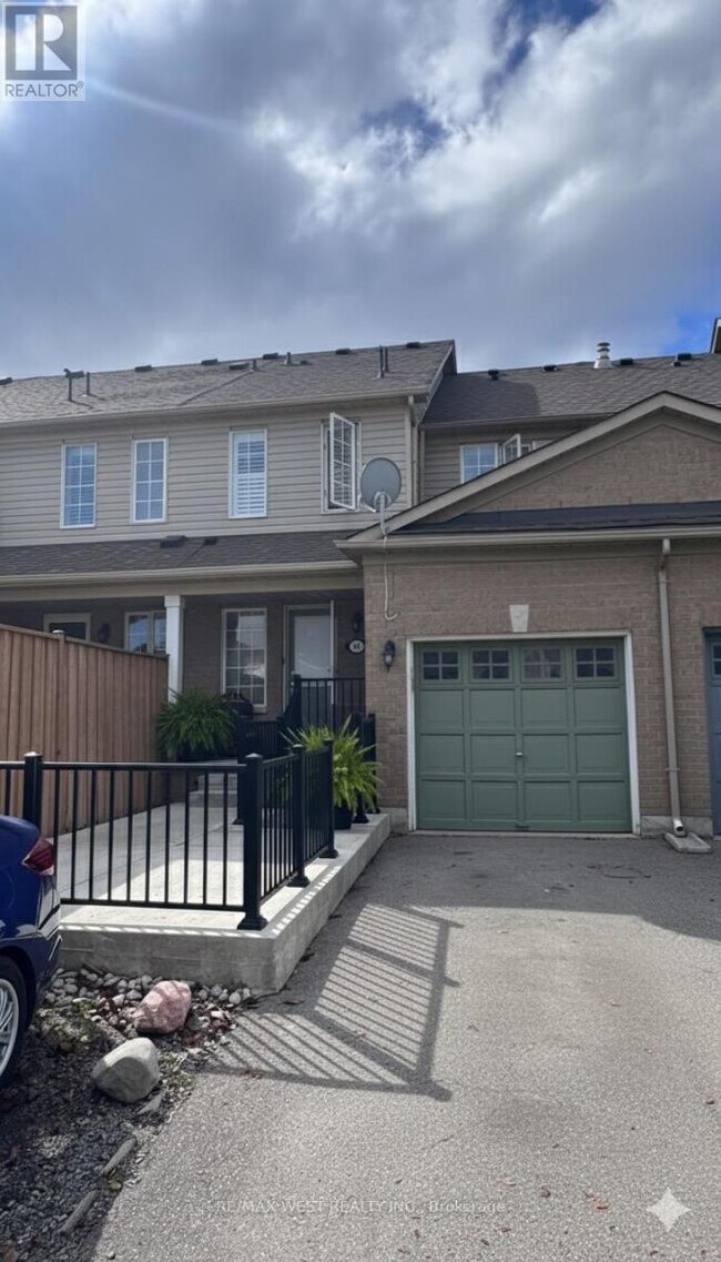 66 Manley Ln in Milton, ON - Building Photo - Building Photo