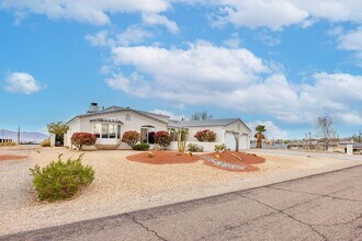 351 Farallon Dr in Lake Havasu City, AZ - Foto de edificio - Building Photo