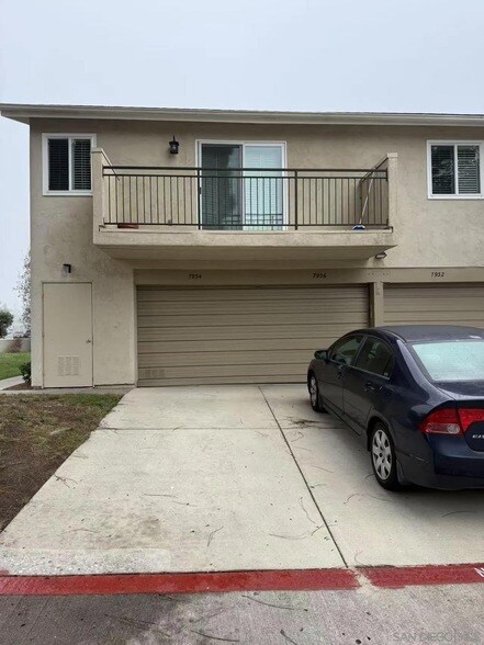 7934 Camino Huerta in San Diego, CA - Foto de edificio