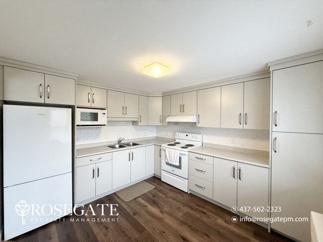 54 Elliott St in Brampton, ON - Building Photo - Building Photo