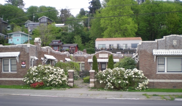 2246 Alki Ave SW in Seattle, WA - Foto de edificio