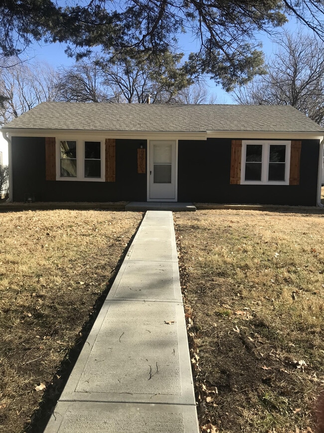 property at 2430 SE Virginia Ave