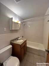 109 Babcock St, Unit 222-1D in Brookline, MA - Foto de edificio - Building Photo
