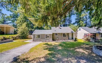 18023 Sunnyside Ave N in Shoreline, WA - Building Photo - Building Photo