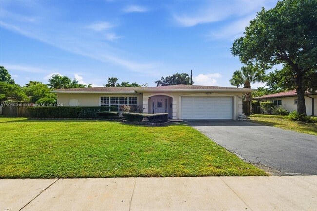 7240 NW 7th St in Plantation, FL - Building Photo - Building Photo