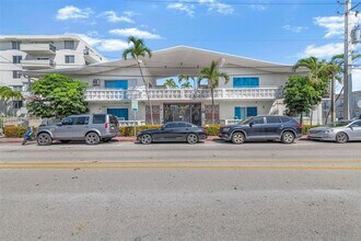 8040 Tatum Waterway Dr in Miami Beach, FL - Building Photo - Building Photo