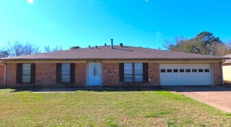 414 Muller Garden Rd in Tyler, TX - Building Photo