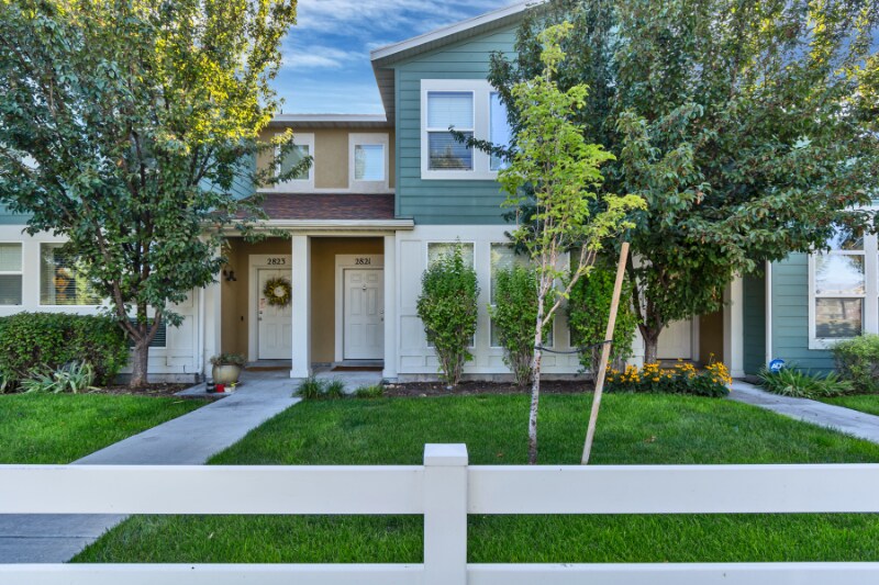 2821 Fairgrove Ln in West Valley City, UT - Building Photo