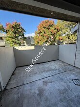 27616 Susan Beth Way in Santa Clarita, CA - Building Photo - Building Photo