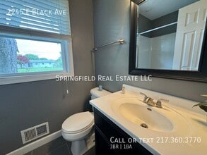 2245 E Black Ave in Springfield, IL - Building Photo - Building Photo
