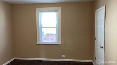 60 Heald St, Unit F 1 in Carteret, NJ - Building Photo - Building Photo