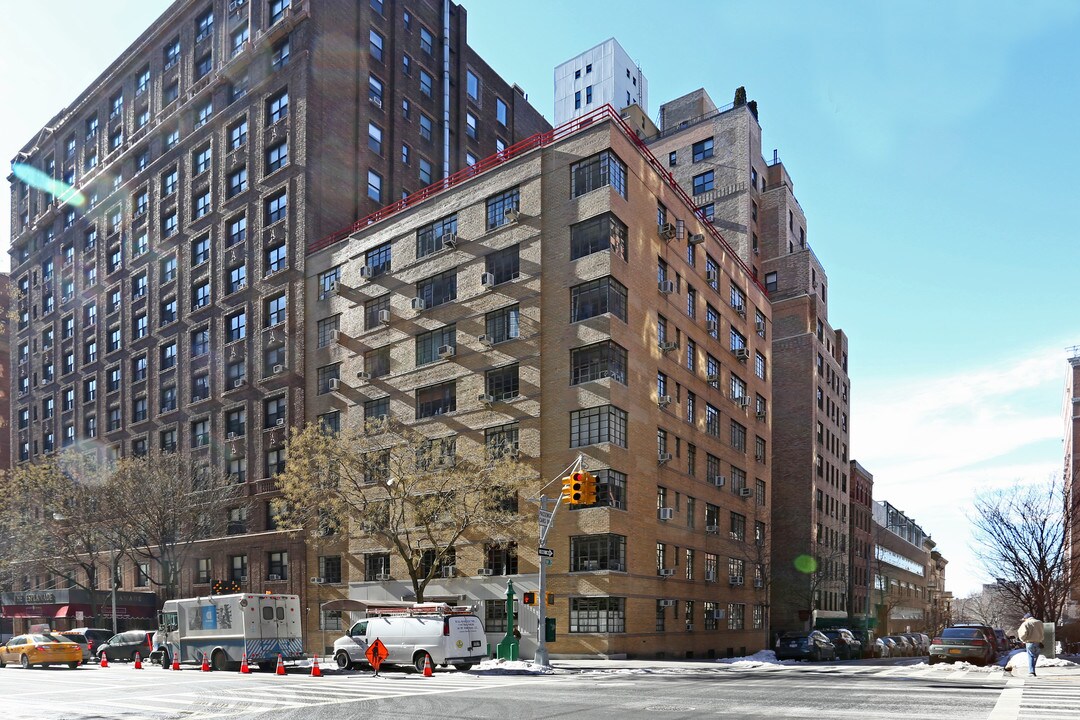 315 West End Ave in New York, NY - Building Photo