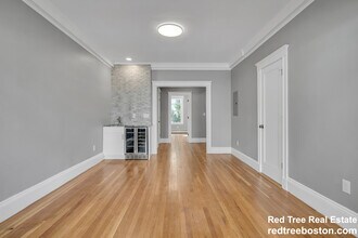 142 Sutherland Rd, Unit 1 in Boston, MA - Foto de edificio - Building Photo