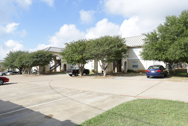 Cedar Ridge Apartments in Keene, TX - Building Photo - Building Photo