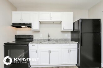 10310 Monarch Dr in St. Louis, MO - Building Photo - Building Photo