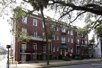 101 W Oglethorpe Ave in Savannah, GA - Building Photo - Building Photo