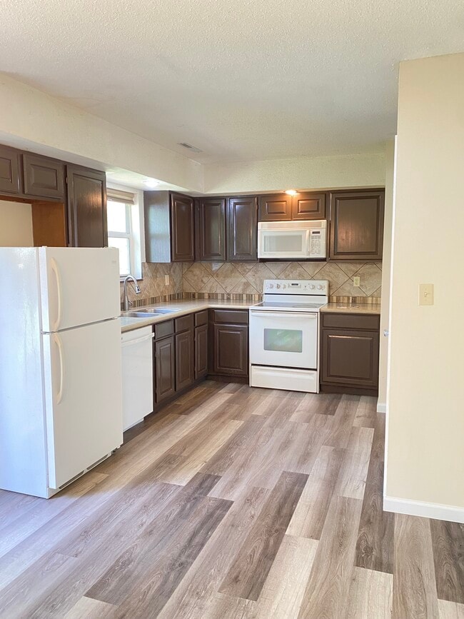4327 Ludwick Blvd in Columbia, MO - Foto de edificio - Building Photo