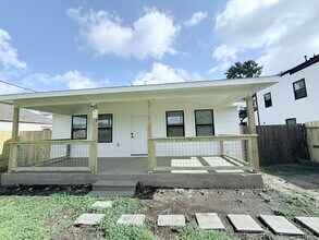 113 E 14th St in Houston, TX - Foto de edificio - Building Photo