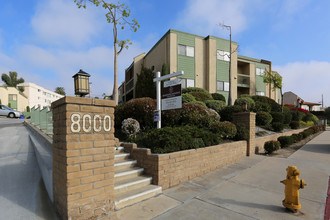 Cypress Plaza in La Mesa, CA - Foto de edificio - Building Photo