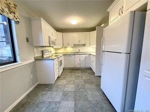 20 Heritage Circle in Southbury, CT - Building Photo - Building Photo