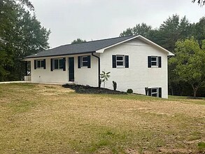 479 Island Ford Rd in Forest City, NC - Building Photo - Building Photo