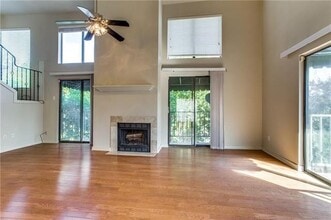 4402 Holland Ave in Dallas, TX - Building Photo - Building Photo