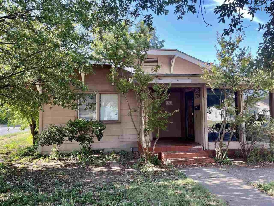 1701 Pearl Ave in Wichita Falls, TX - Building Photo