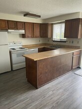 4460 Lief Erikson Dr in Astoria, OR - Building Photo - Building Photo