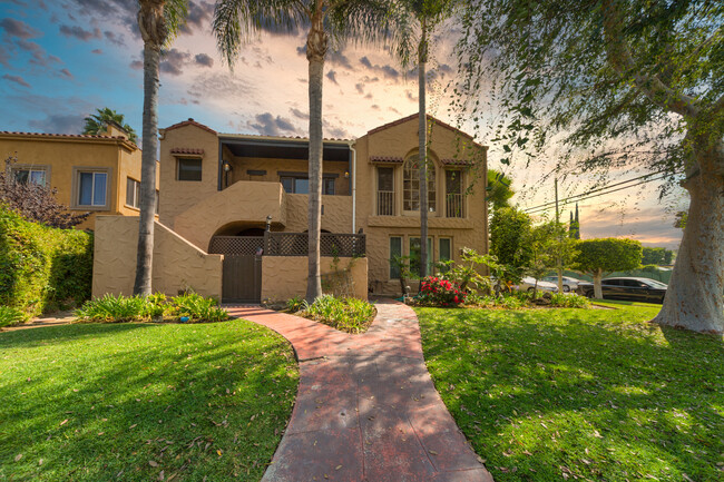 1140 Meadowbrook Ave in Los Angeles, CA - Building Photo - Building Photo