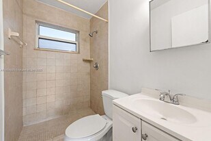 517 NW 18th Ave in Fort Lauderdale, FL - Building Photo