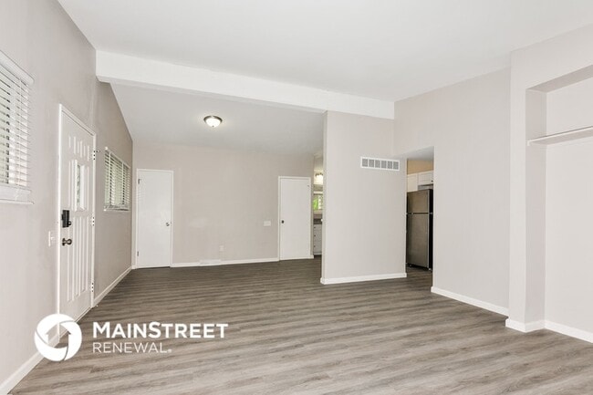 1545 Swan Dr in Florissant, MO - Foto de edificio - Building Photo