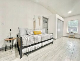 1221 Corbett Ln in Orlando, FL - Building Photo