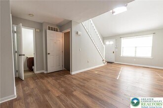 2657 Tamlynn Ct in Easton, PA - Building Photo - Building Photo