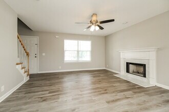 1552 James Gafford Dr in La Vergne, TN - Foto de edificio - Building Photo