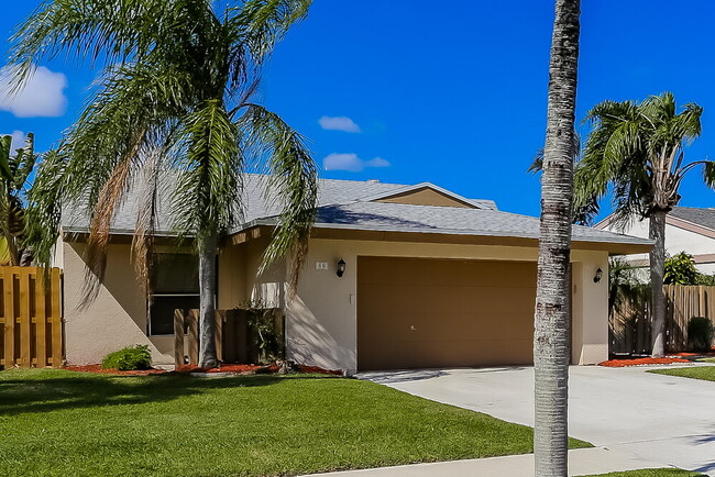 80 Baytree Cir in Boynton Beach, FL - Foto de edificio - Building Photo