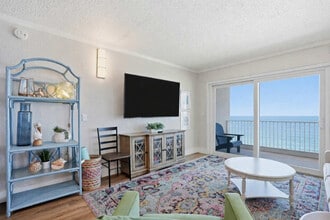 8743 Thomas Dr in Panama City Beach, FL - Building Photo - Building Photo