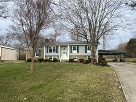 13925 Aiken Rd in Louisville, KY - Building Photo