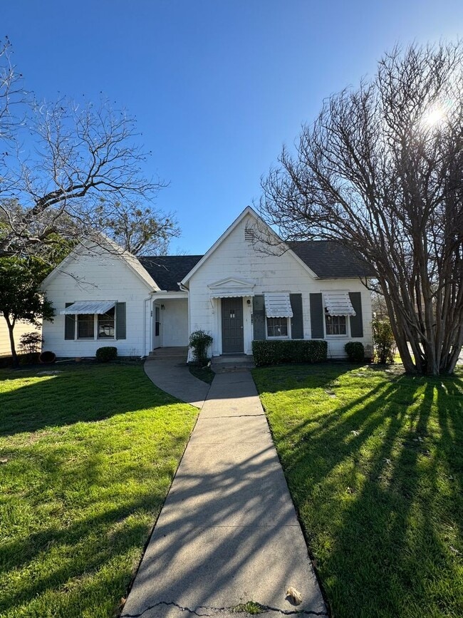 309 S Alamo St in Weatherford, TX - Building Photo - Building Photo
